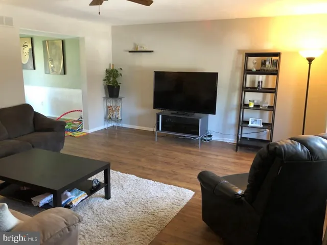 $2,400 | 425 Gatewood Court, Glen Burnie, MD 21061