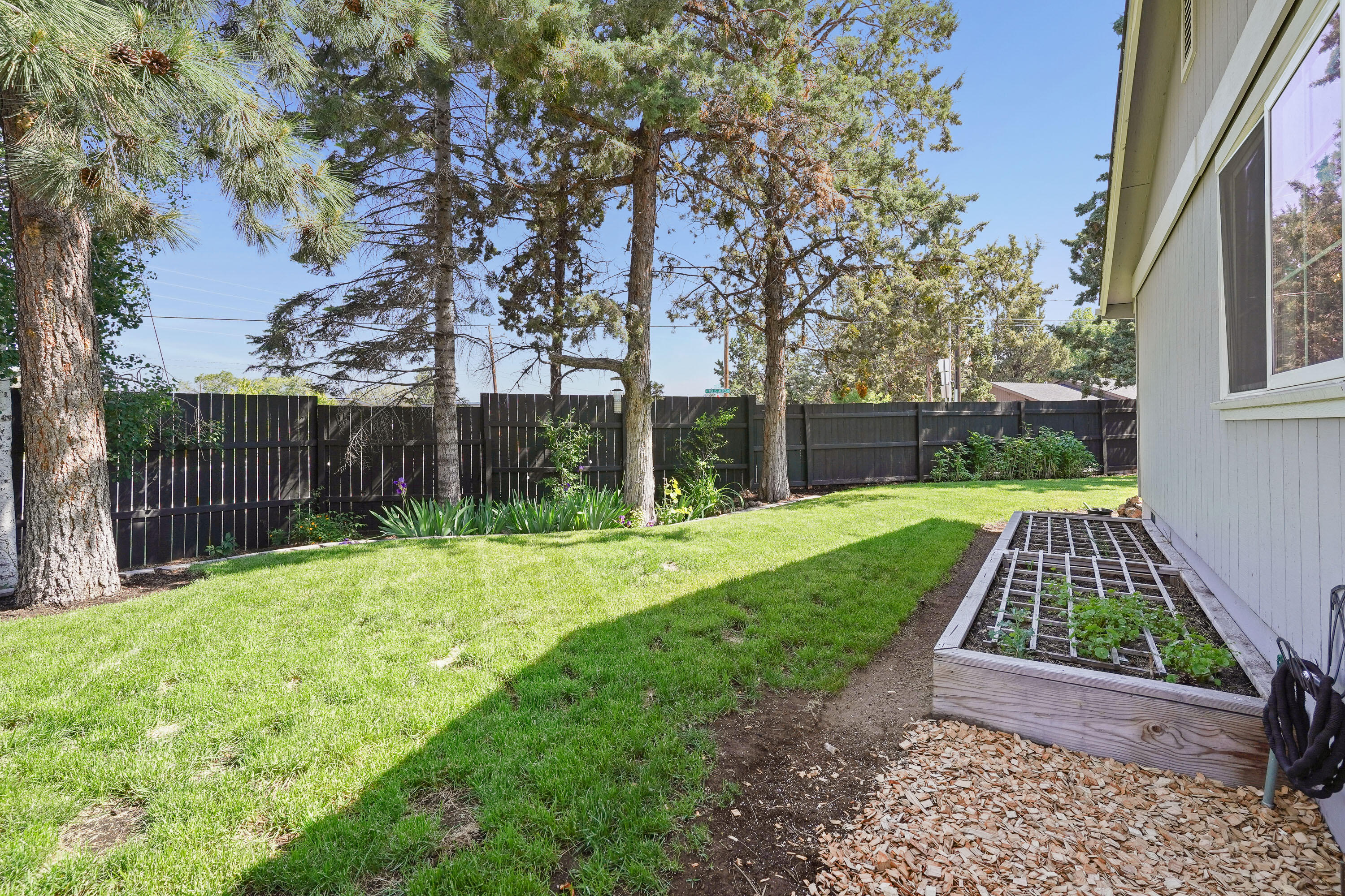 2901 Northeast Shepard Road Bend, OR 97701 - Photo 7 of 36 DSC07183