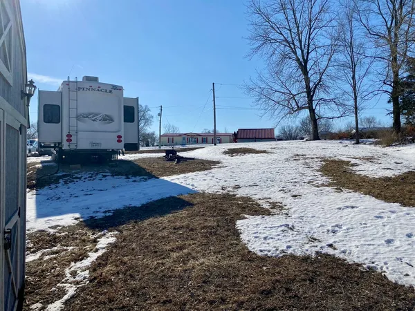 a view of a yard with a house