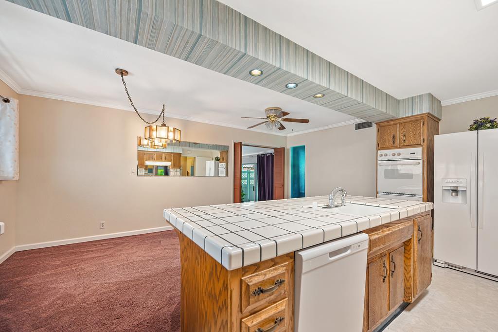 6447 Rexford Way Carmichael, CA 95608 - Photo 11 of 33