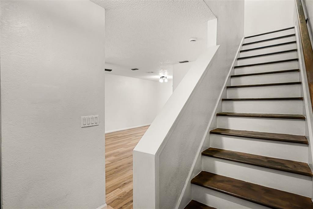 2722 Graduate Court Orlando, FL 32826 - Photo 5 of 33 a view of entryway