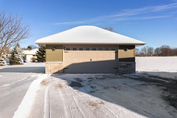 $500,000 | N1841 Shale Avenue, Auburn, WI 53010
