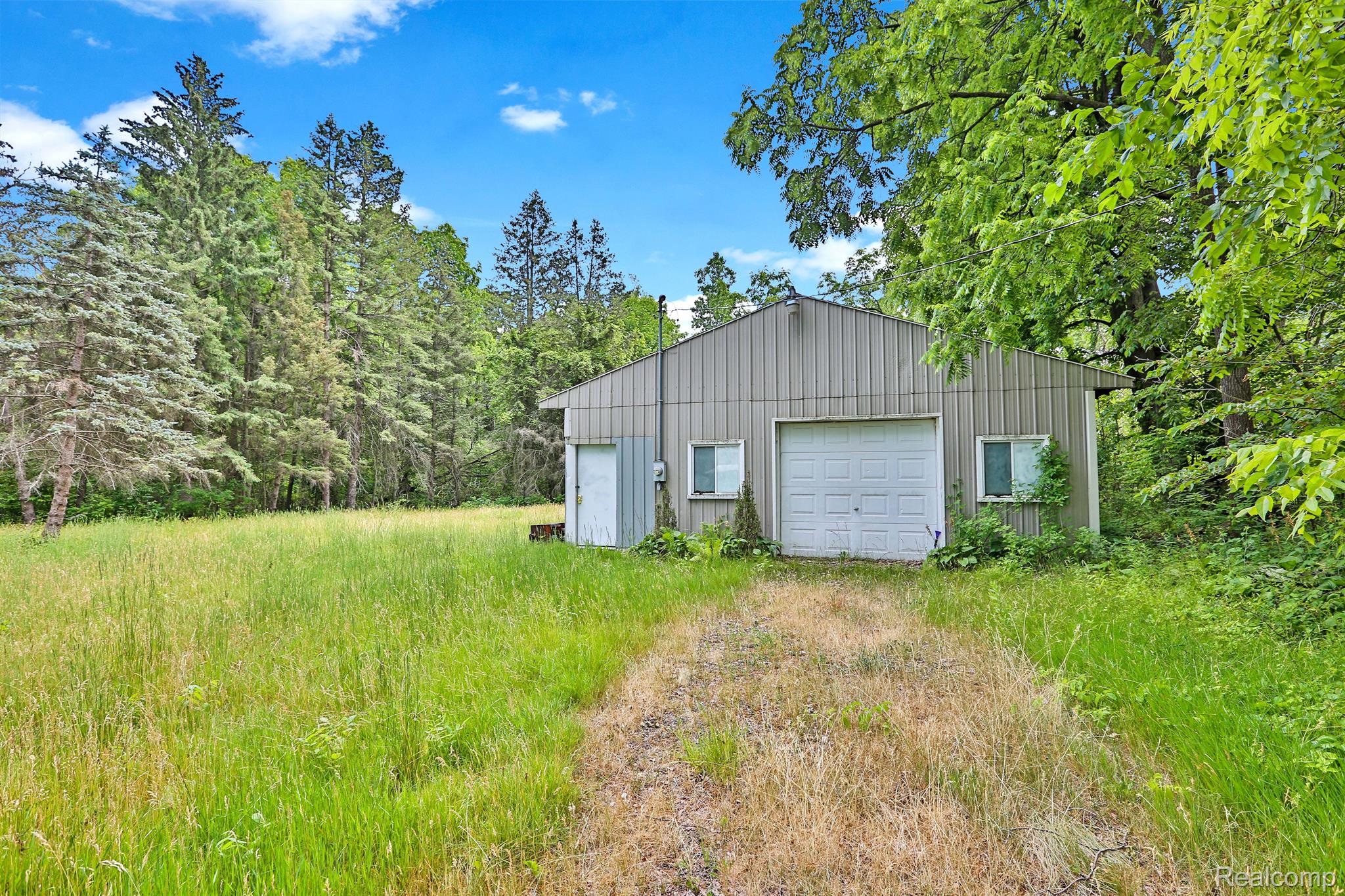12125 Coldwater Road Flushing, MI 48433 - Photo 4 of 24
