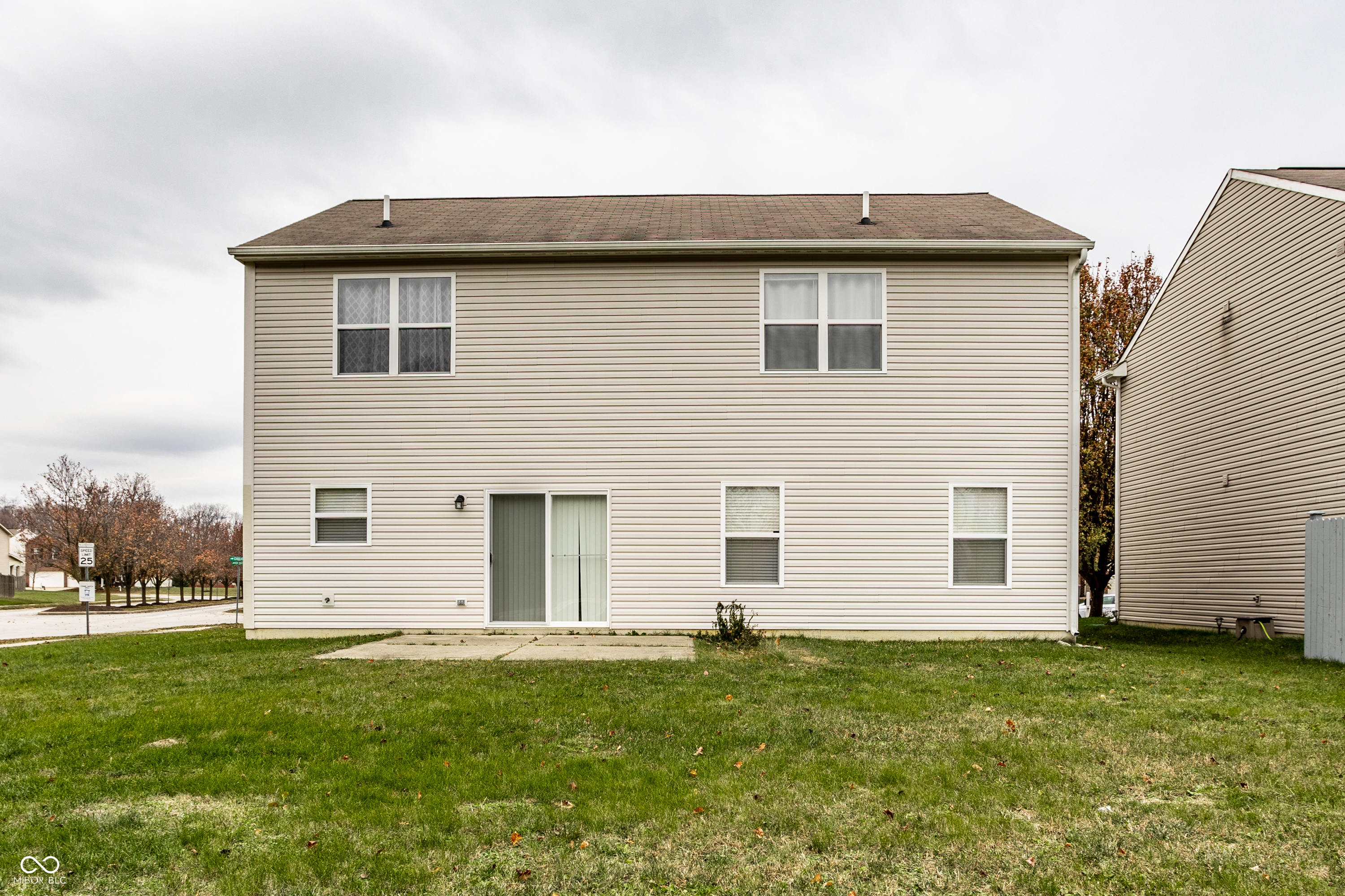 12435 Schoolhouse Road Fishers, IN 46037 - Photo 2 of 46