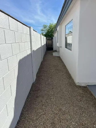 $2,400 | 15822 North 5th Avenue, Phoenix, AZ 85023