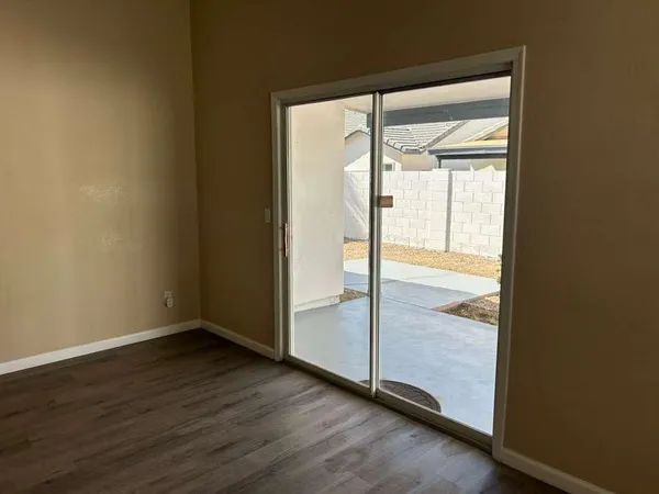$2,400 | 15822 North 5th Avenue, Phoenix, AZ 85023