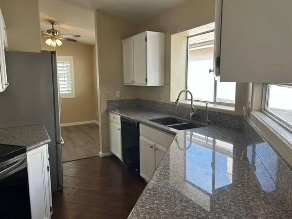 $2,400 | 15822 North 5th Avenue, Phoenix, AZ 85023