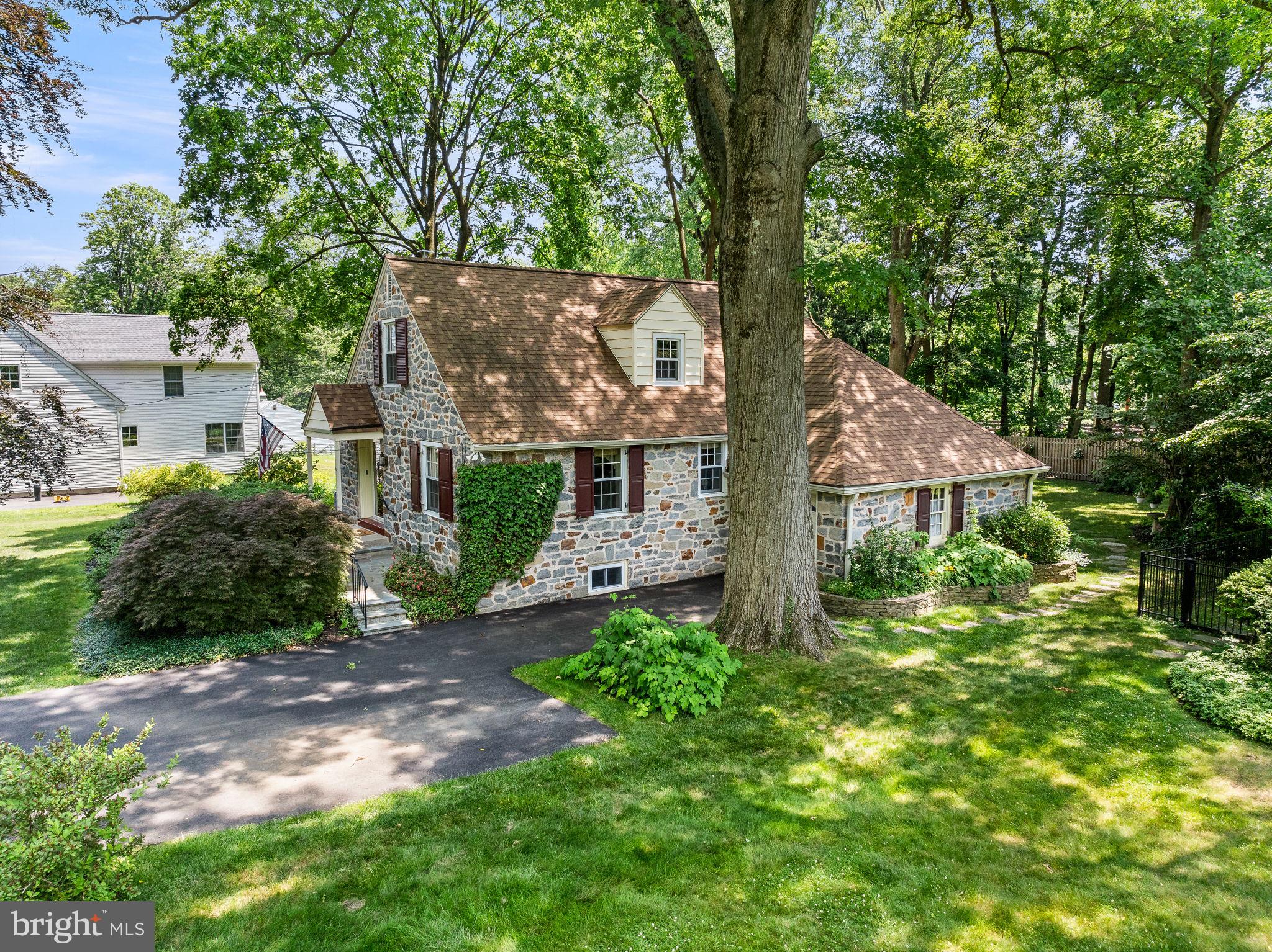 78 Crestline Road Wayne, PA 19087 - Photo 5 of 35 Lush Landscaping