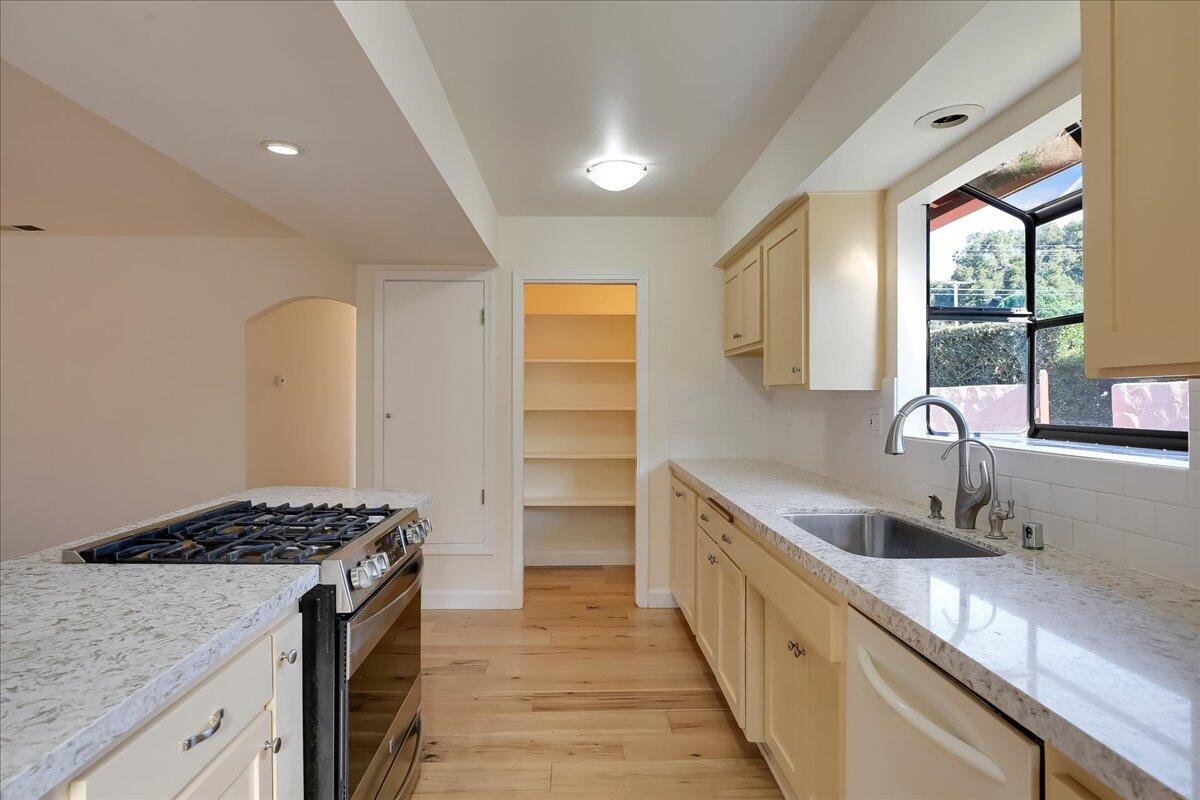 3731 Foothill Road Santa Barbara, CA 93105 - Photo 9 of 30 33-033