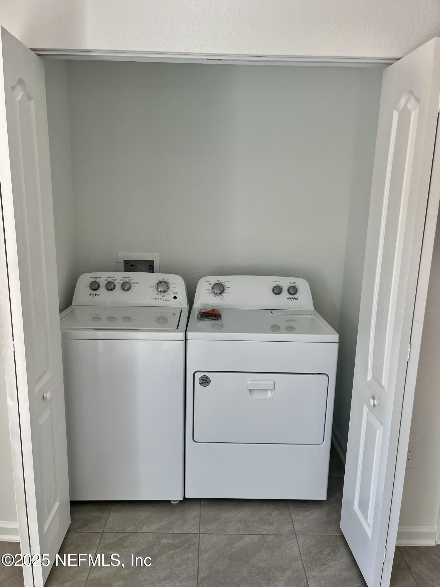 73 Hidden Mdws Road St. Augustine, FL 32095 - Photo 7 of 25 a utility room with dryer and washer