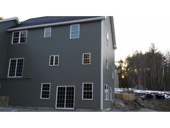 12 Post Road Hooksett, NH 03106 - Photo 5 of 10