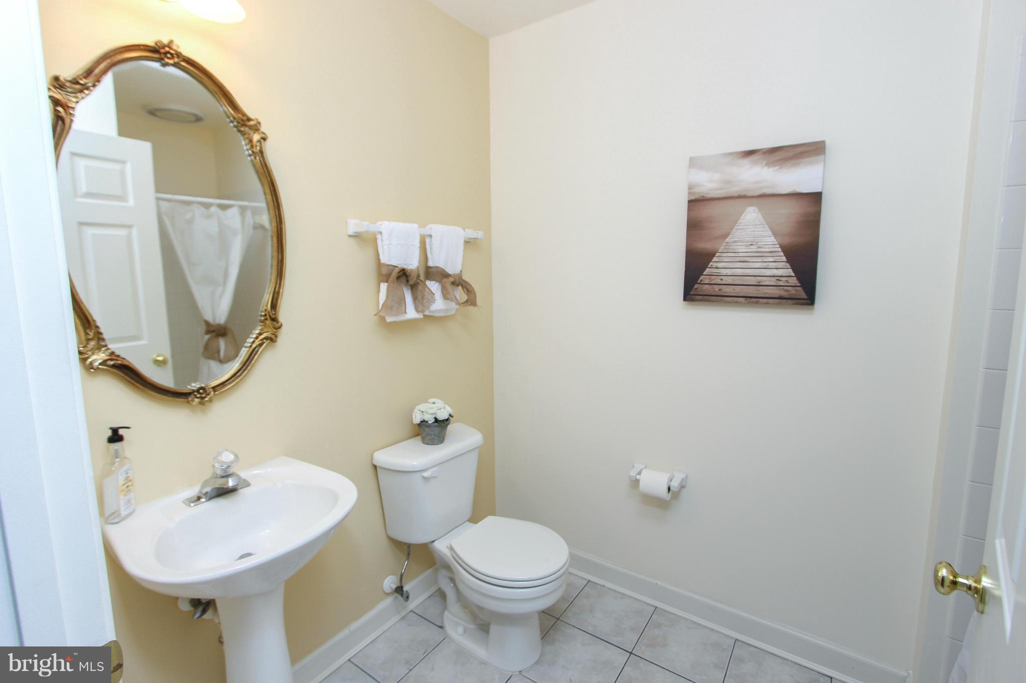 25533 Fretton Square Chantilly, VA 20152 - Photo 12 of 30 Lower level 3rd FULL bath