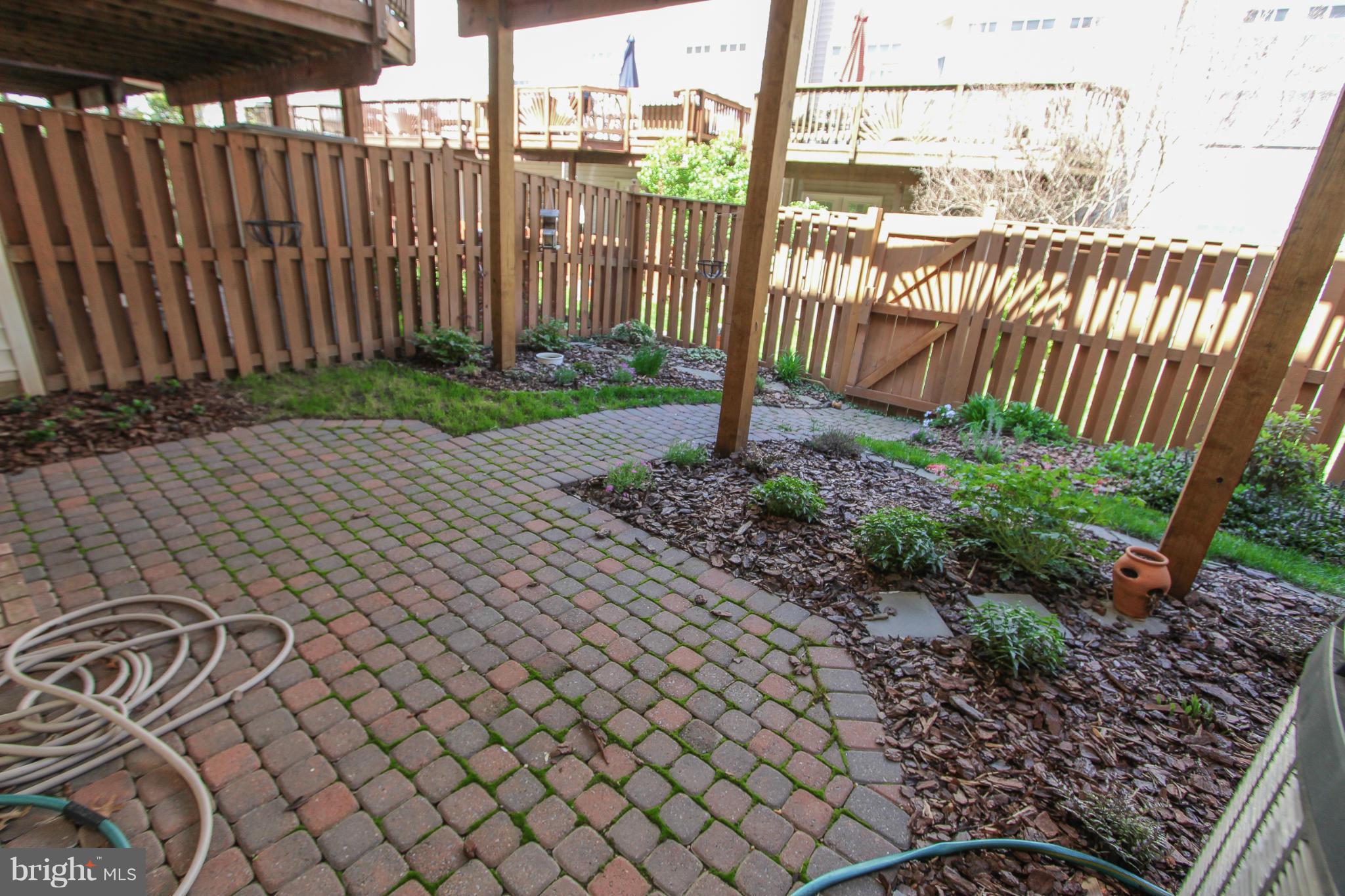 25533 Fretton Square Chantilly, VA 20152 - Photo 17 of 30 Exterior (Rear)