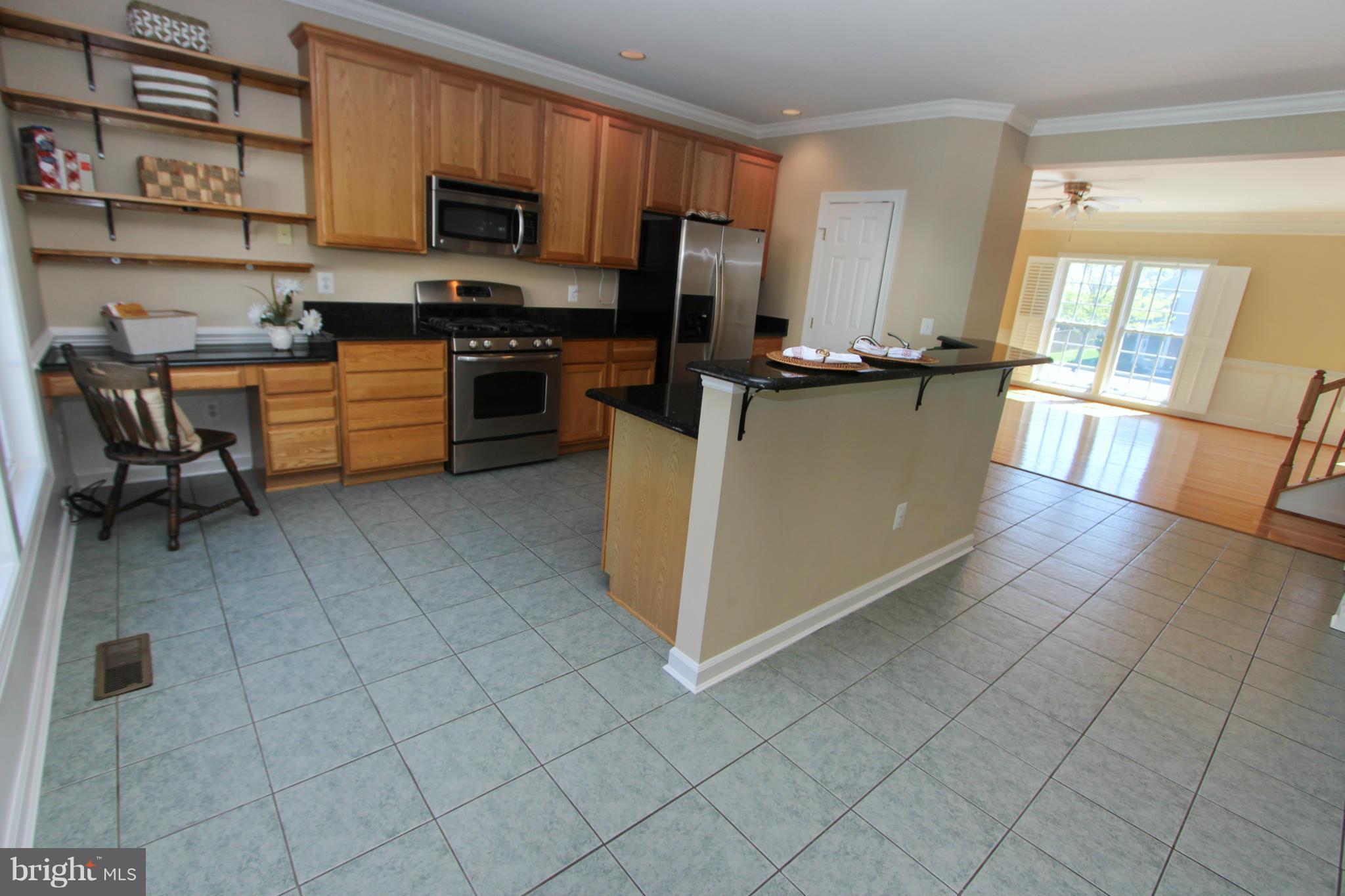25533 Fretton Square Chantilly, VA 20152 - Photo 3 of 30 Kitchen