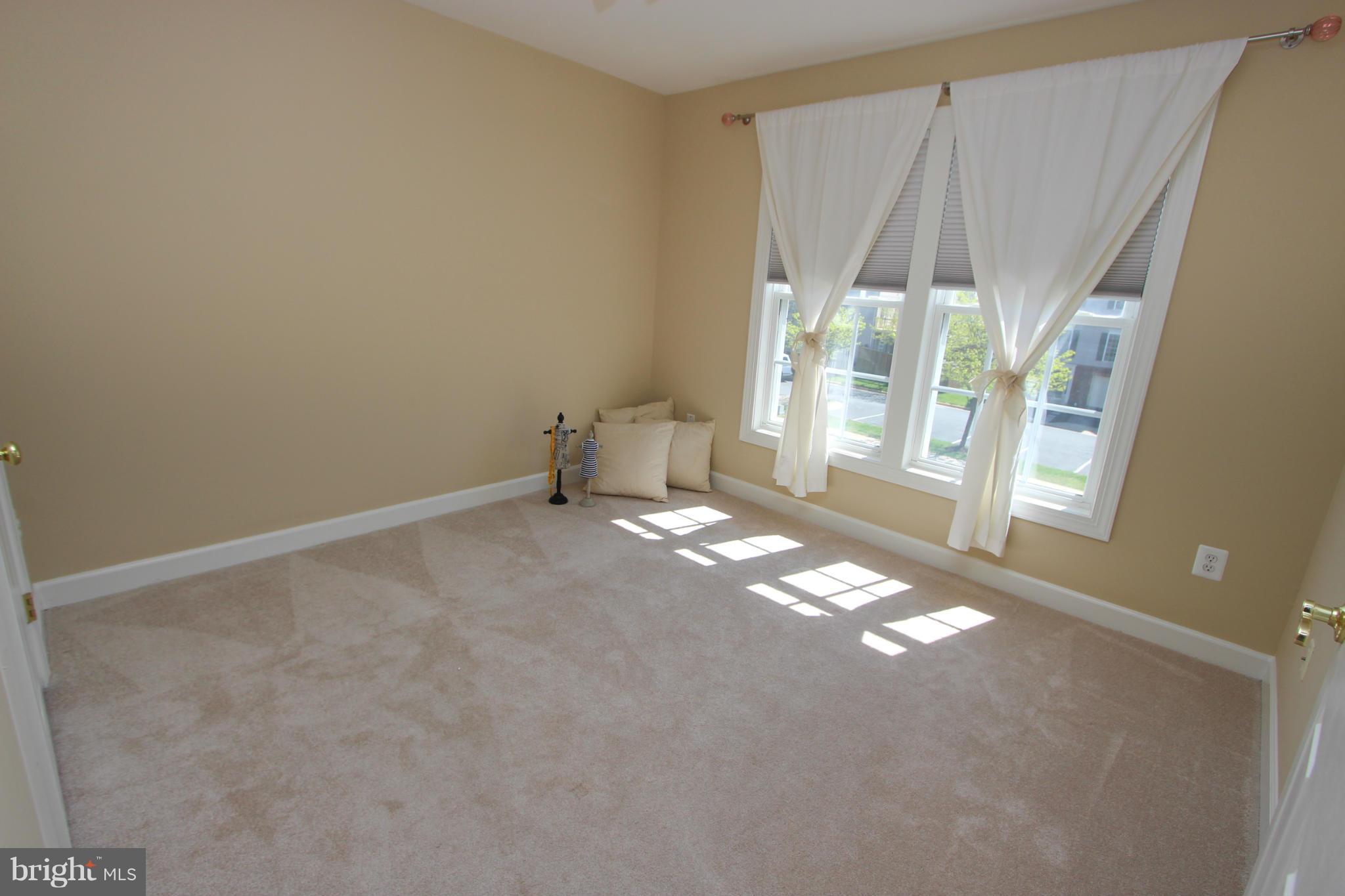 25533 Fretton Square Chantilly, VA 20152 - Photo 24 of 30 Bedroom