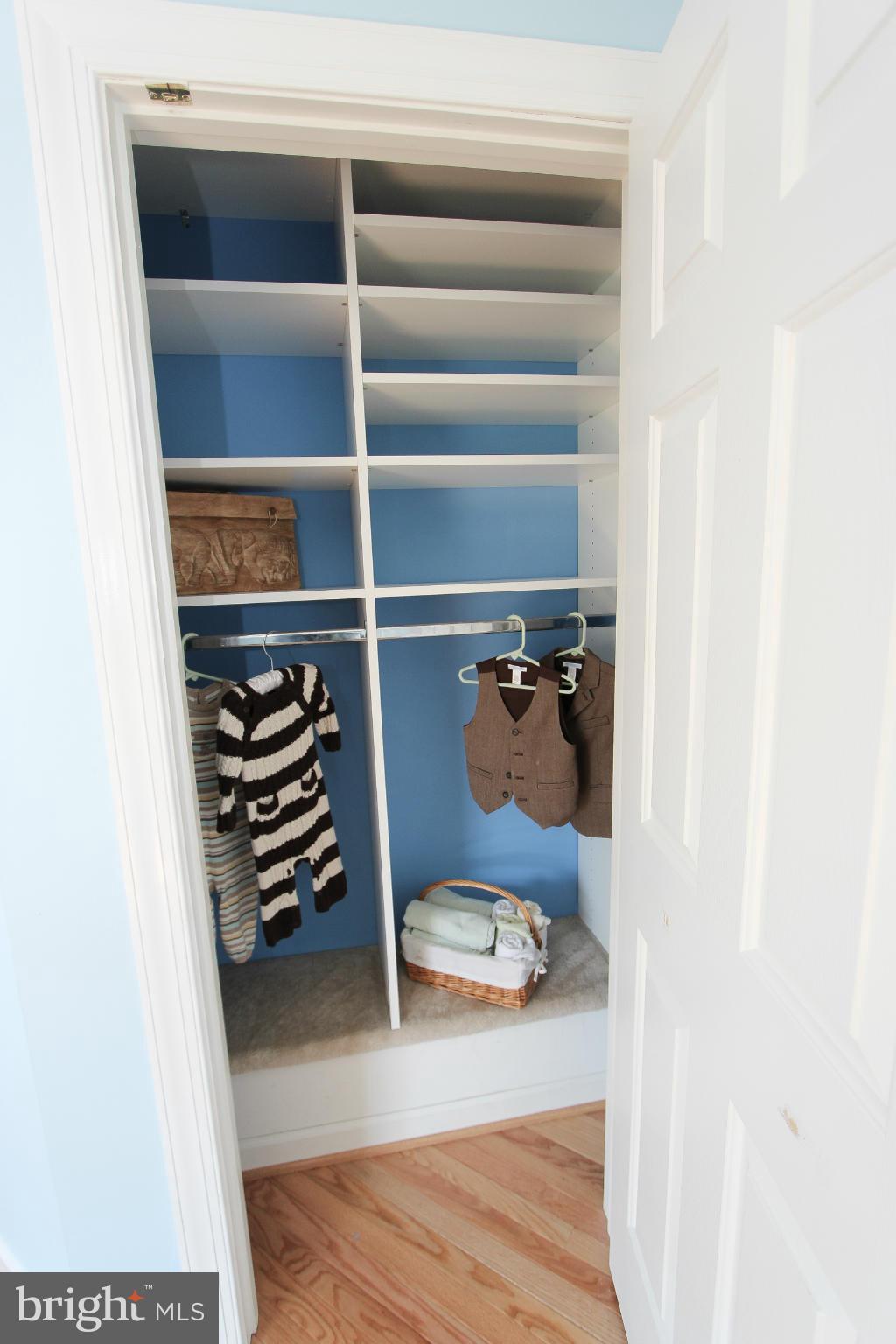 25533 Fretton Square Chantilly, VA 20152 - Photo 27 of 30 Guest room closet