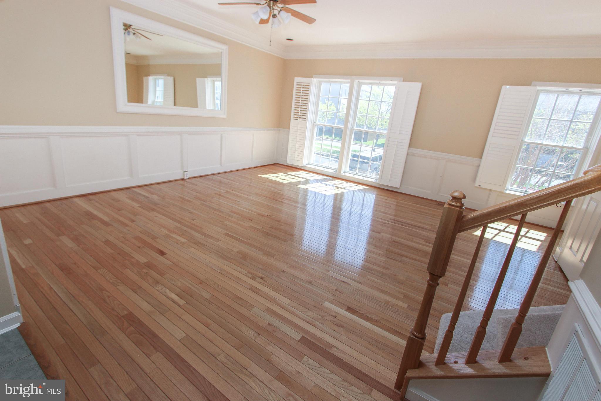 25533 Fretton Square Chantilly, VA 20152 - Photo 5 of 30 Family Room