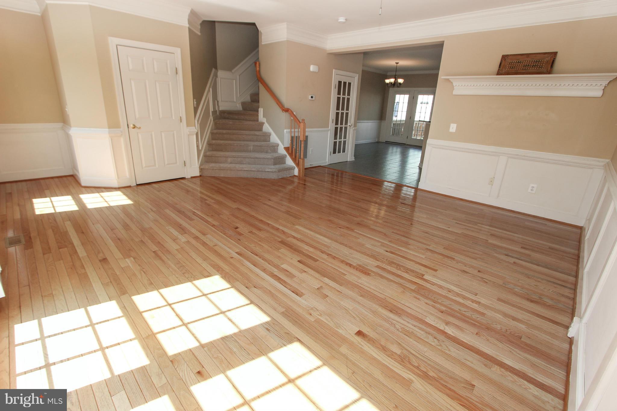 25533 Fretton Square Chantilly, VA 20152 - Photo 6 of 30 Family Room