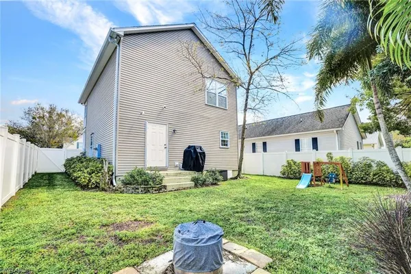 $2,950 | 534 Leawood Circle, Naples, FL 34104
