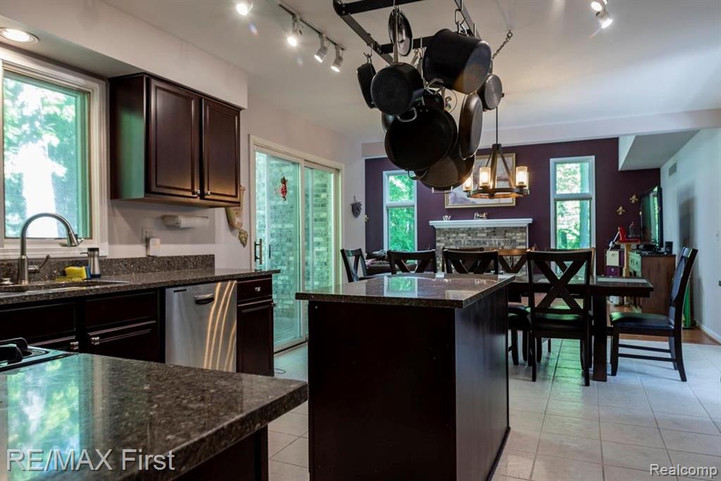 770 Grovecrest Rochester Hills, MI 48307 - Photo 18 of 59