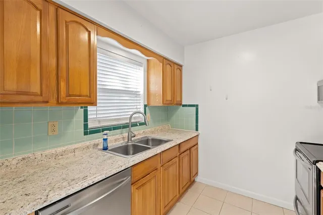 $2,500 | 885 James Street, Dunedin, FL 34698