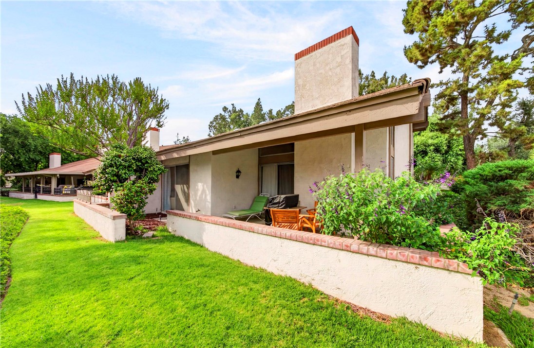 820 Vía Zapata Riverside, CA 92507 - Photo 28 of 37