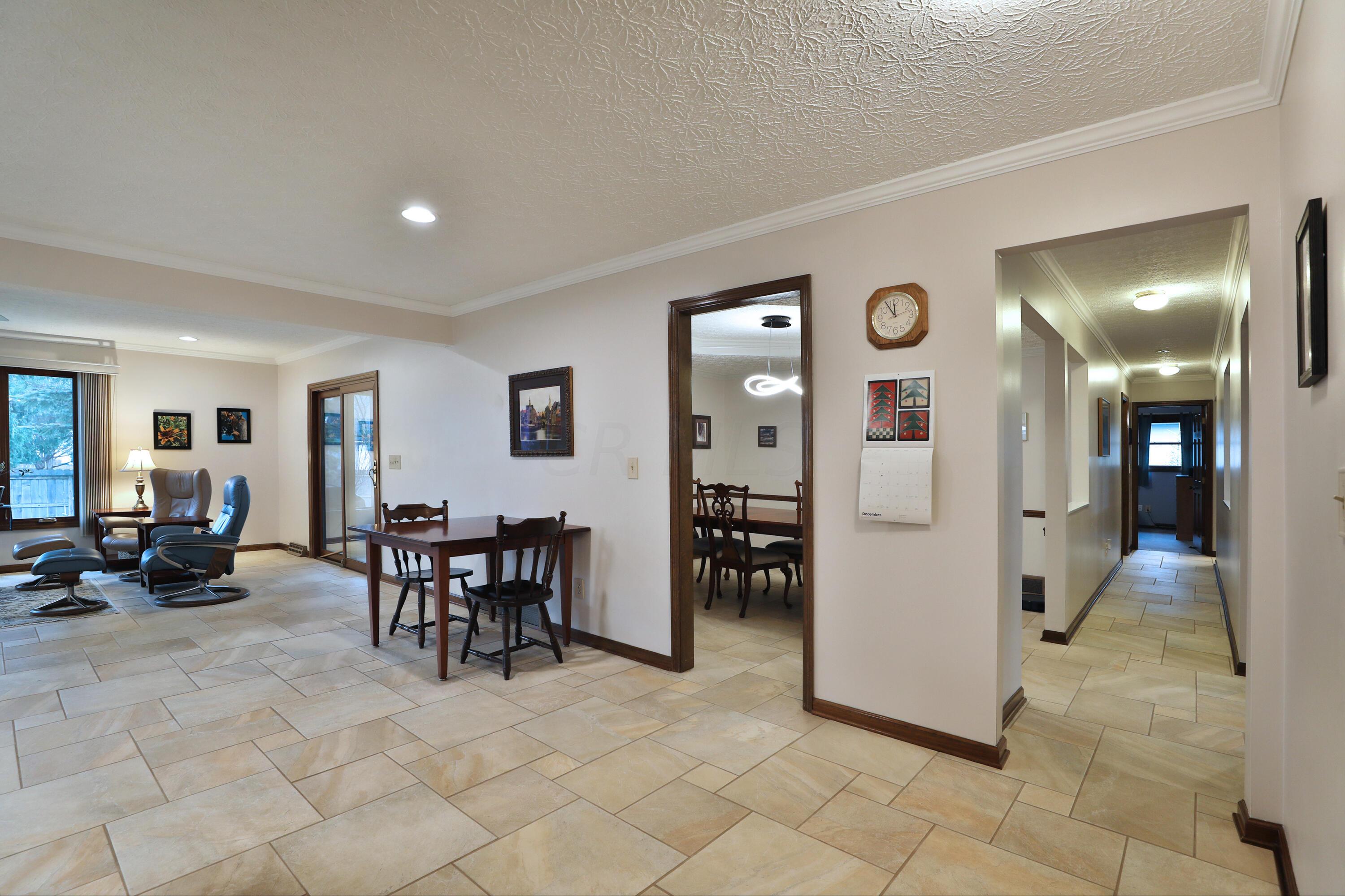 1016 Rutland Way Columbus, OH 43085 - Photo 13 of 47 Open family room/kitchen