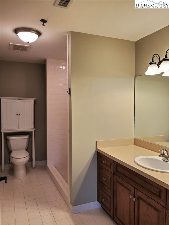 143 Sports Club Lane, Unit 221 Boone, NC 28607 - Photo 5 of 14 a bathroom with a sink and a toilet