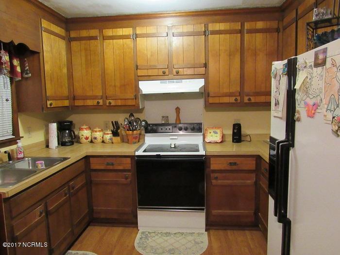652 Penny Branch Road Warsaw, NC 28398 - Photo 4 of 9 Kitchen652pennybranchrd