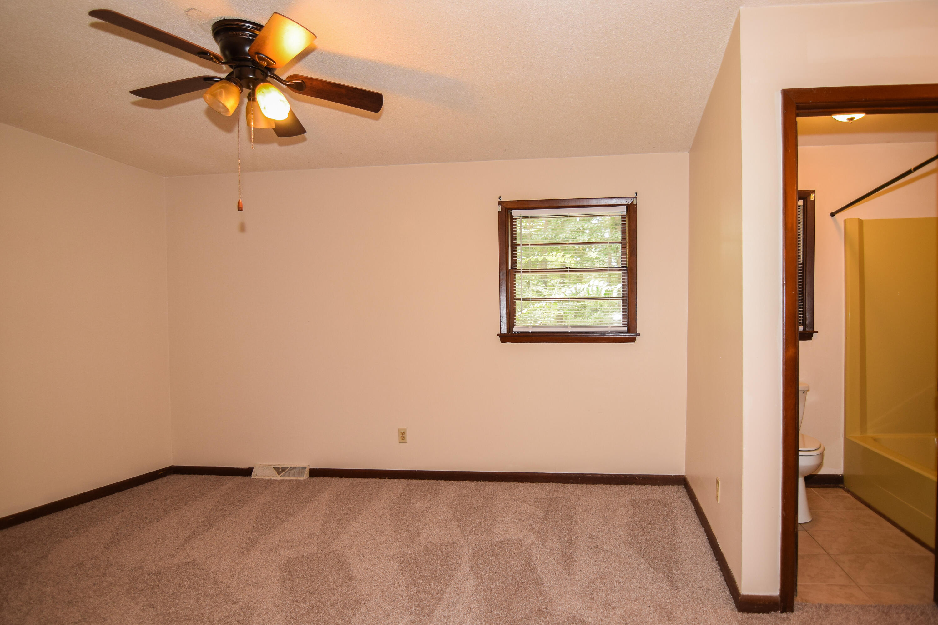 8214 Greenridge Road North Charleston, SC 29406 - Photo 11 of 24 8214 Greenridge-14