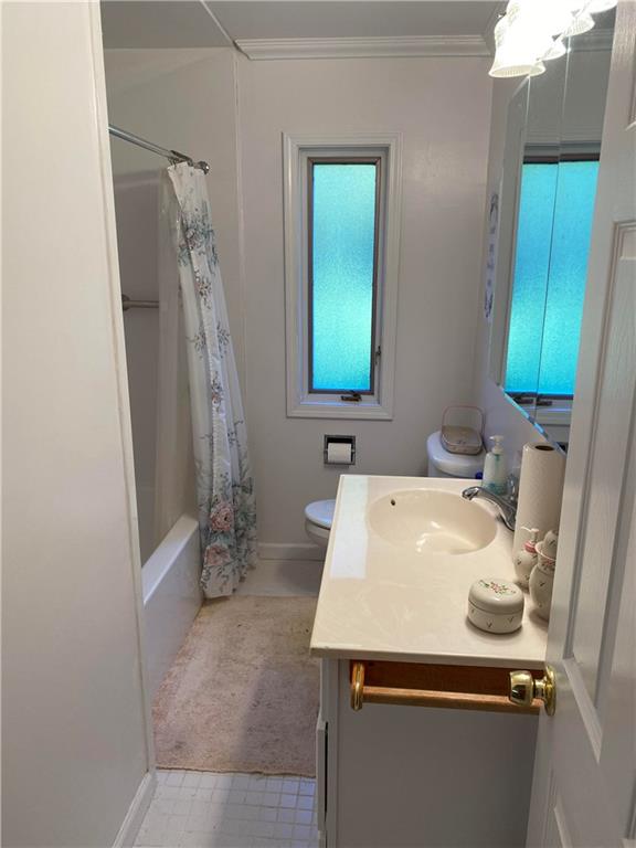 595 Golf Course Road Aliquippa, PA 15001 - Photo 16 of 21 a bathroom with a sink and a mirror