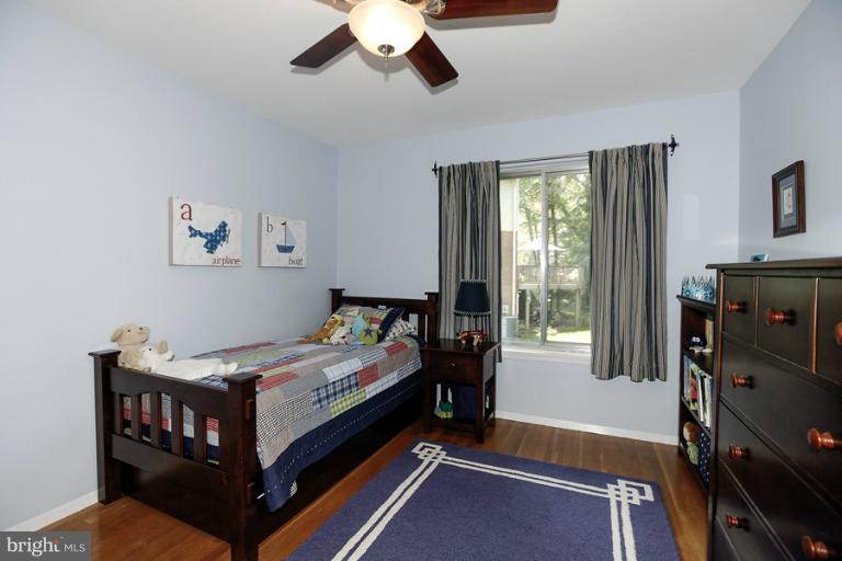 11013 Ring Road Reston, VA 20190 - Photo 23 of 28 4th BR with Hardwood, Ceiling Fan & Closet Org.