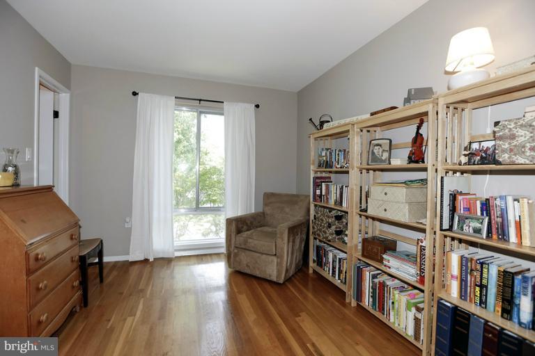 11013 Ring Road Reston, VA 20190 - Photo 6 of 28 MBR Sitting Room