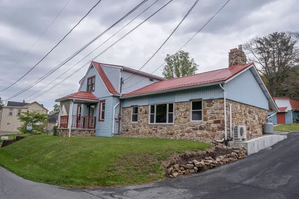 $265,000 | 540 Wood Street, Burnham, PA 17009