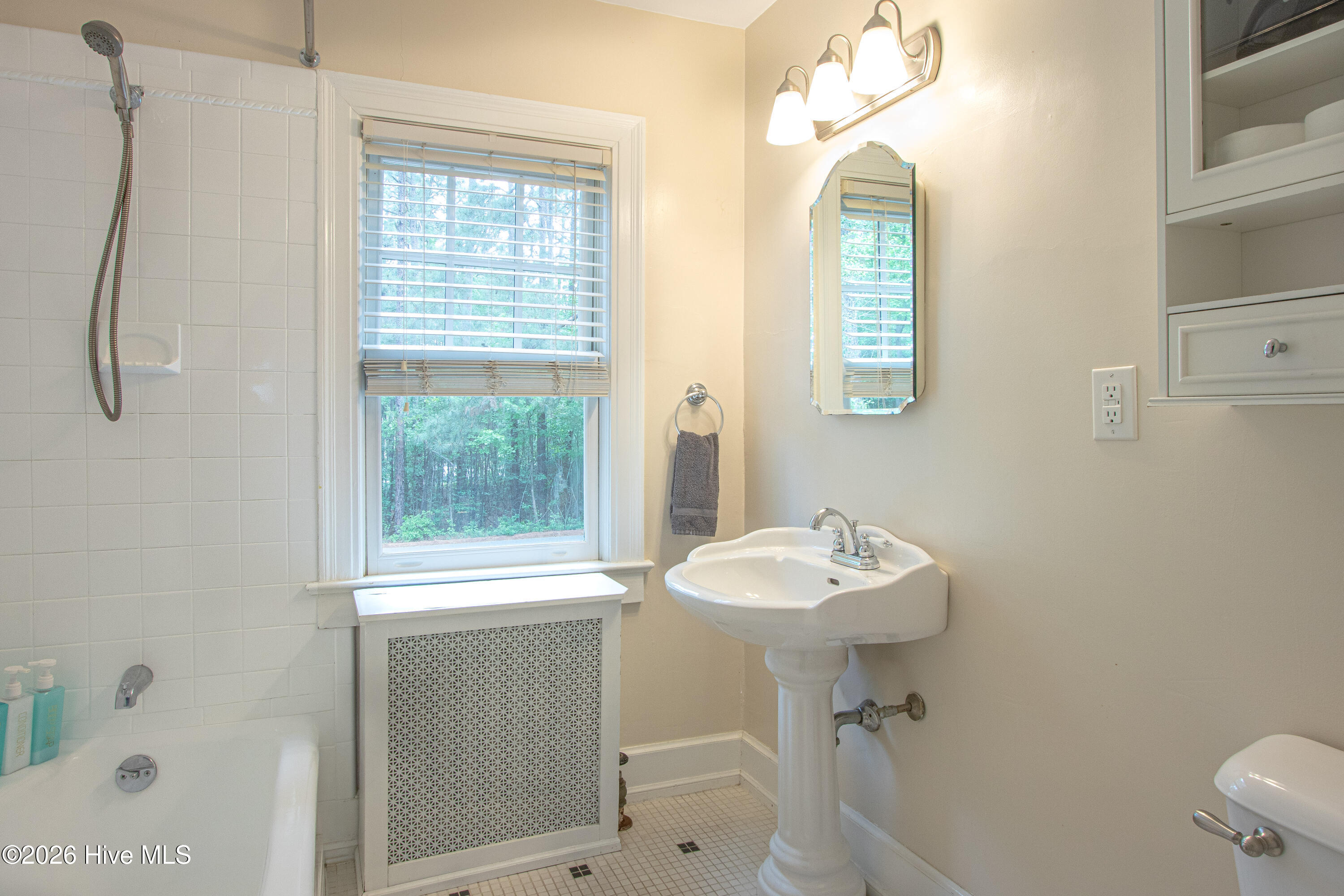 310 East Morganton Road Southern Pines, NC 28387 - Photo 29 of 37 UpperGuestBath