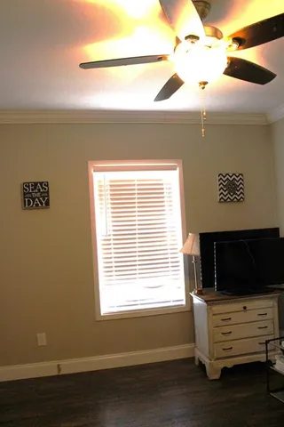 a view of livingroom with furniture