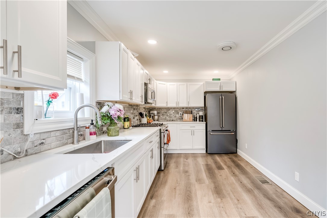 244 North Rutland Street Watertown, NY 13601 - Photo 3 of 27