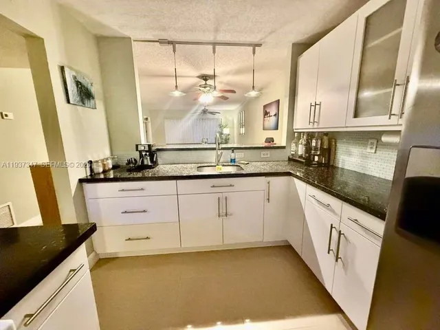 $1,700 | 1400 Northeast 191st Street, Unit 106, Miami, FL 33179