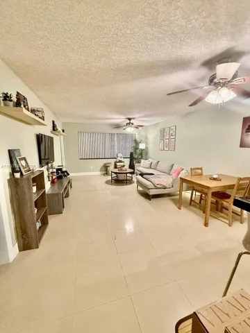 $1,700 | 1400 Northeast 191st Street, Unit 106, Miami, FL 33179