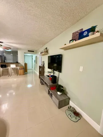 $1,700 | 1400 Northeast 191st Street, Unit 106, Miami, FL 33179