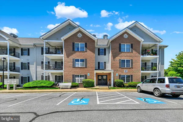 $255,000 | 6518 Ridenour Way East, Unit 1C, Sykesville, MD 21784