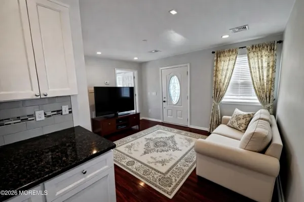 $1,800 | Undisclosed Address, Morganville, NJ 07751