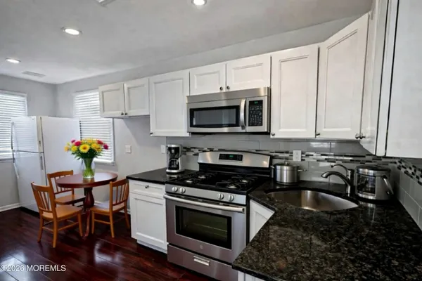 $1,800 | Undisclosed Address, Morganville, NJ 07751