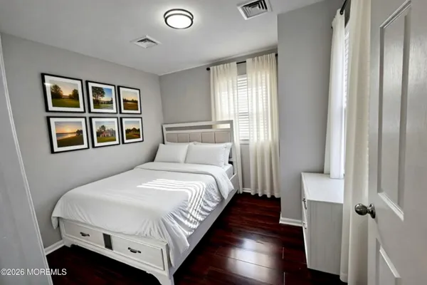 $1,800 | Undisclosed Address, Morganville, NJ 07751