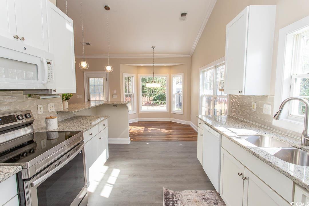 202 Sugar Mill Loop Myrtle Beach, SC 29588 - Photo 14 of 39 Kitchen with appliances with stainless steel finis