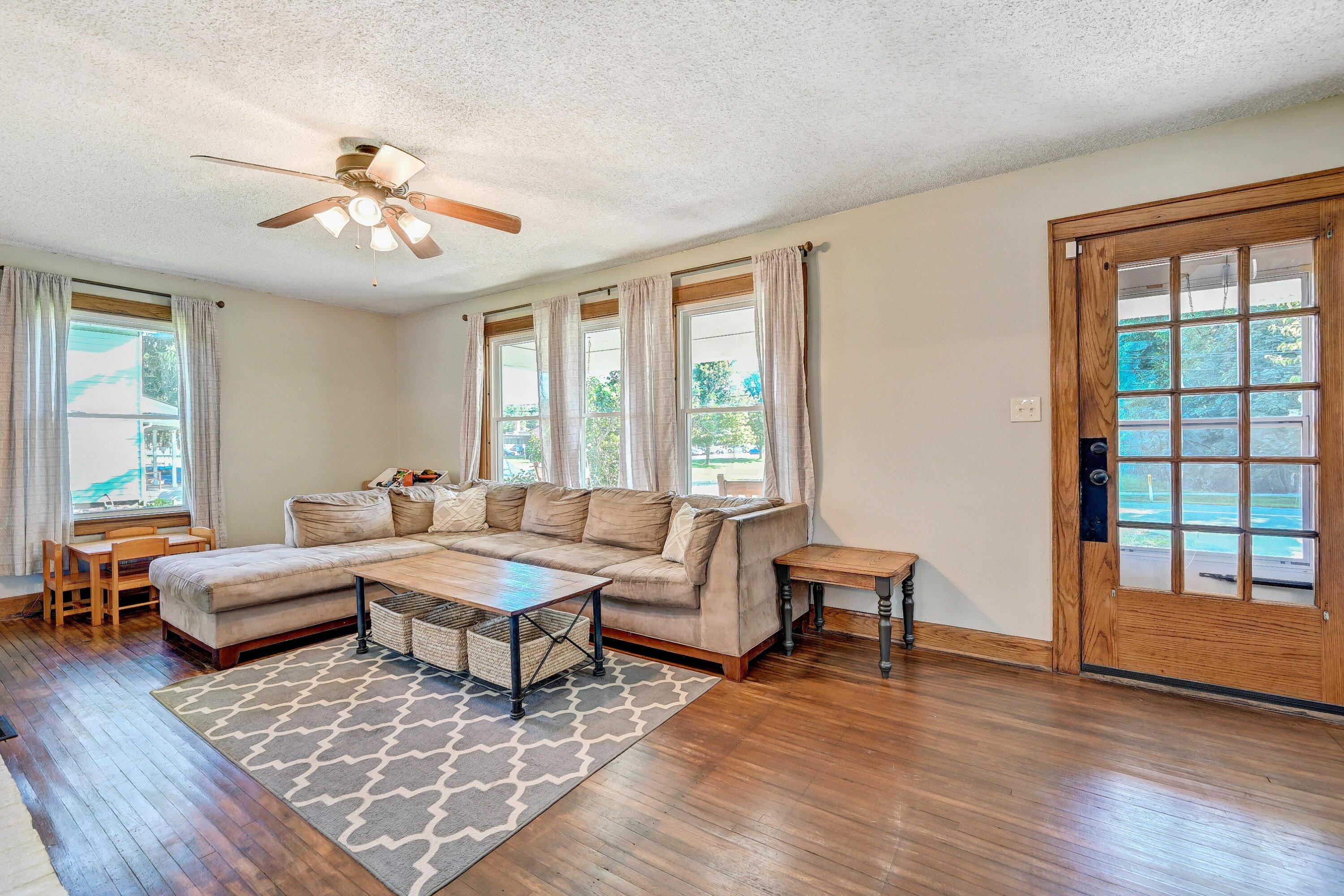 6576 Summit Road Southwest Pataskala, OH 43068 - Photo 7 of 37 Living Room