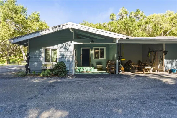 a view of a house with backyard porch and garden