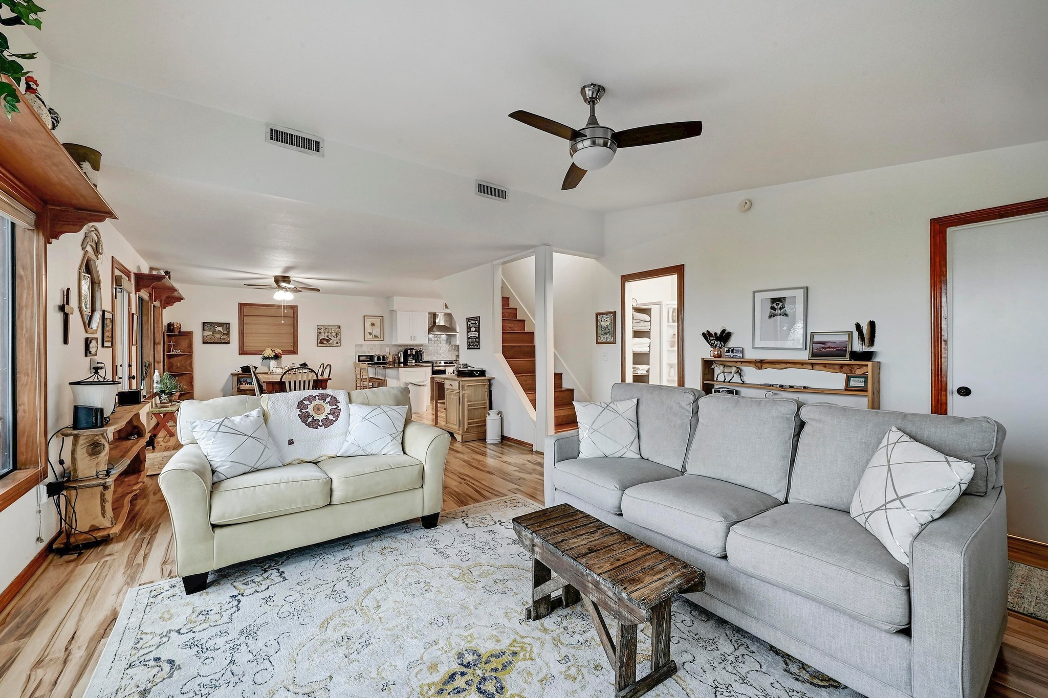 734 Island Drive Bluffton, TX 78607 - Photo 11 of 40 a living room with furniture