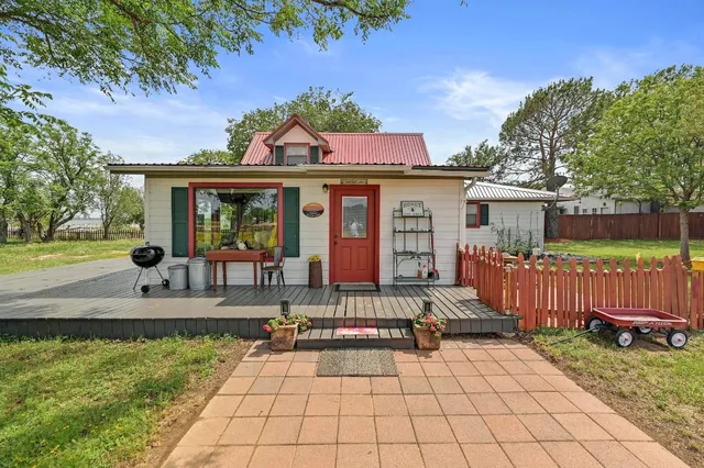 a view of a house with backyard and sitting area