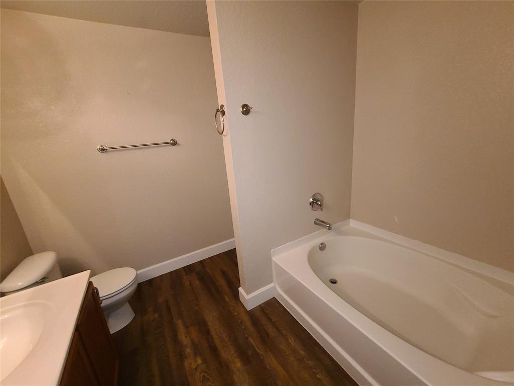 12141 Shine Avenue Rhome, TX 76078 - Photo 25 of 40 a bathroom with a bathtub